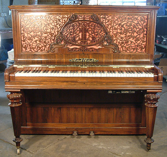 科勒&科勒（Collard & Collard）立式古董钢琴，产于1874年，法国抛光红木外壳，装有“Piano Disk”静音自动演奏系统