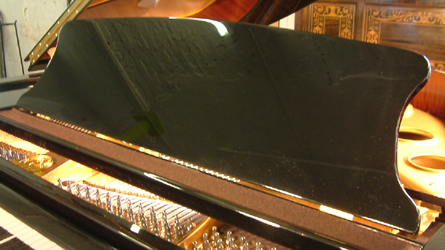 Halle & Voight Grand Piano for sale. We are looking for Steinway pianos any age or condition.
