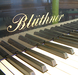 博蘭斯勒三角鋼琴，曾經屬於爵士 Arthur Bliss，後來他先後擔任BBC音樂指導和王室音樂指導。