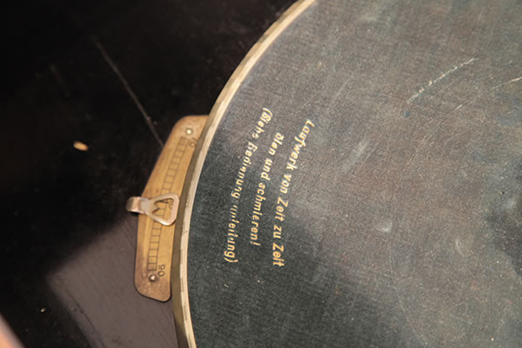 Neo-Bechstein record player detail