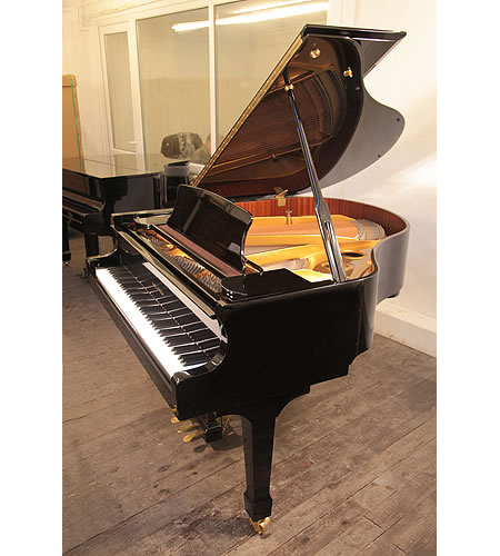 Halle and Voight Halle and Voight WG160 baby grand piano with a black case