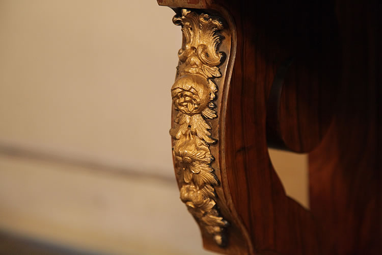 Bord ormolu cabinet decoration on cabriole piano leg