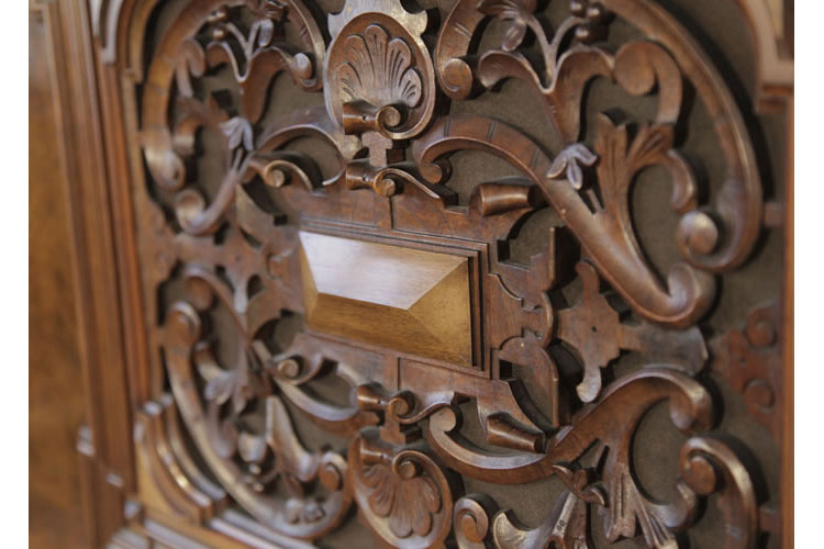 Steingraeber carved figree panel detail