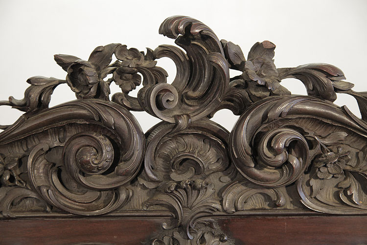 Francke carved pediment featuring rocailles, flowers and acanthus.