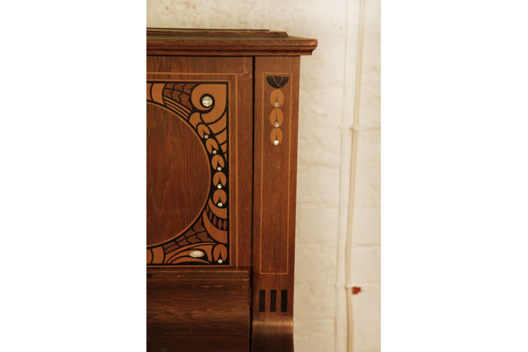Kohl pilaster inlaid with stylised flowers