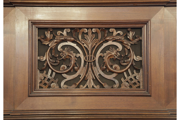 Steingraeber front panel carved with scrolling acanthus and stylised dragon heads
