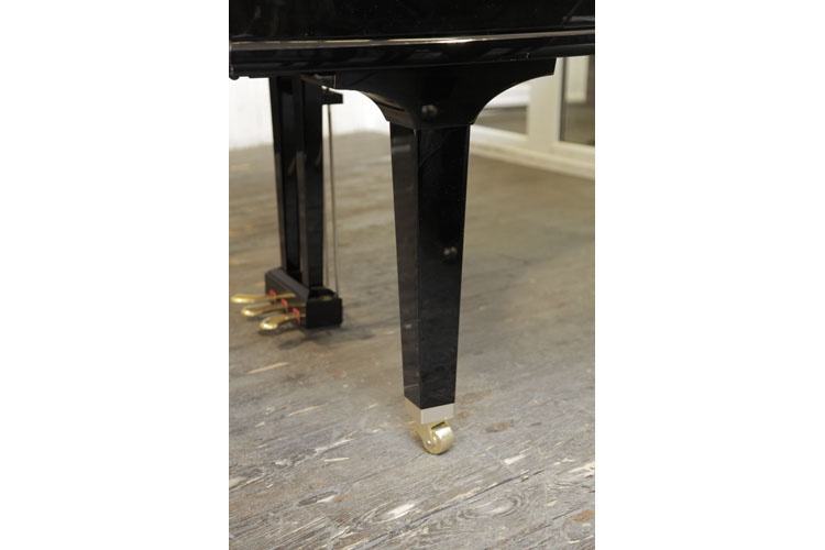 Yamaha GC1 square, tapered piano leg