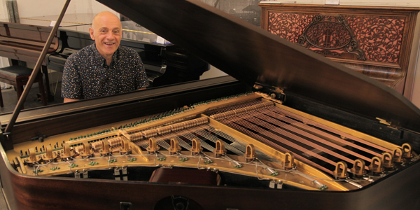 Melvin Besbrode at the Neo-Bechstein grand piano