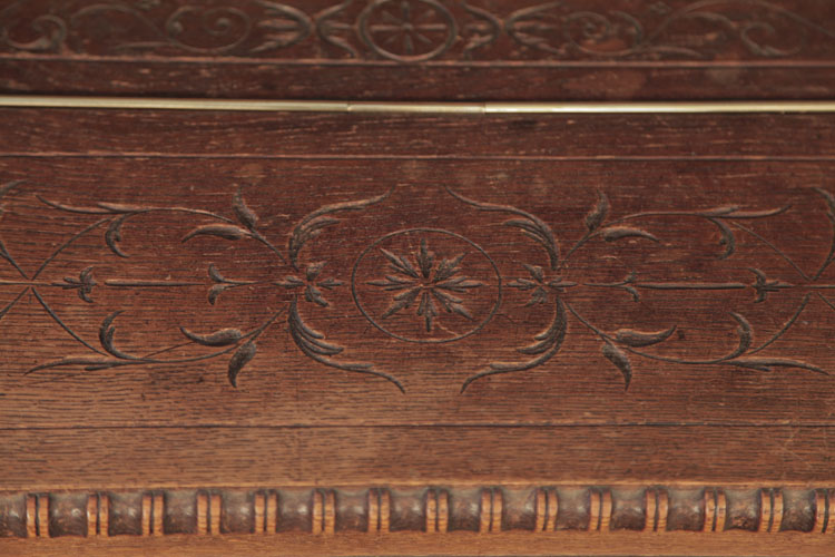 Biese Hof piano carved, fall detail