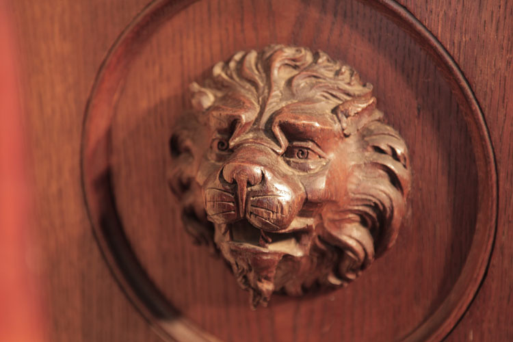 Francke carved lions head
