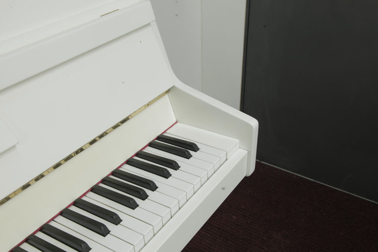 Urk & Sons piano cheek