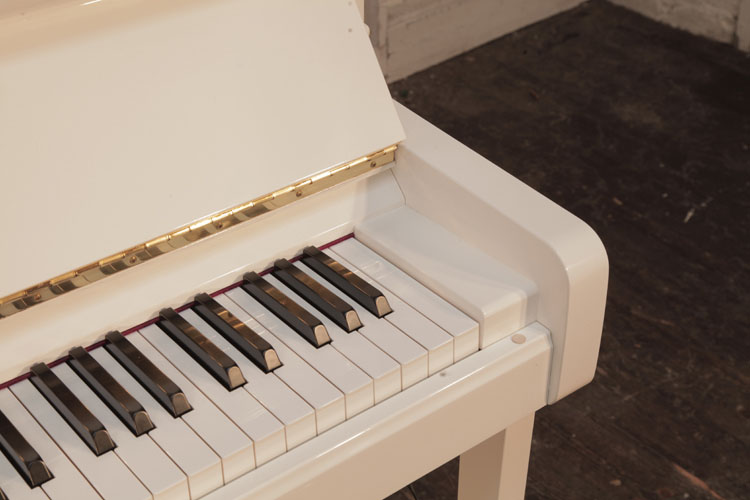 Yamaha piano cheek