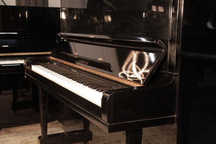 Yamaha piano cheek