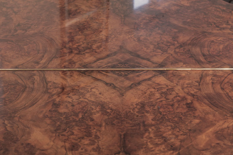 Stunning book-matched burr walnut veneer on lid