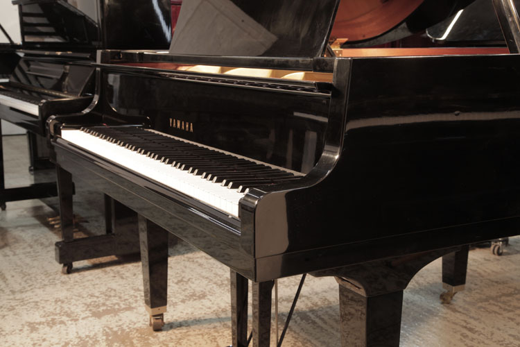 Yamaha GH1 rounded piano cheek