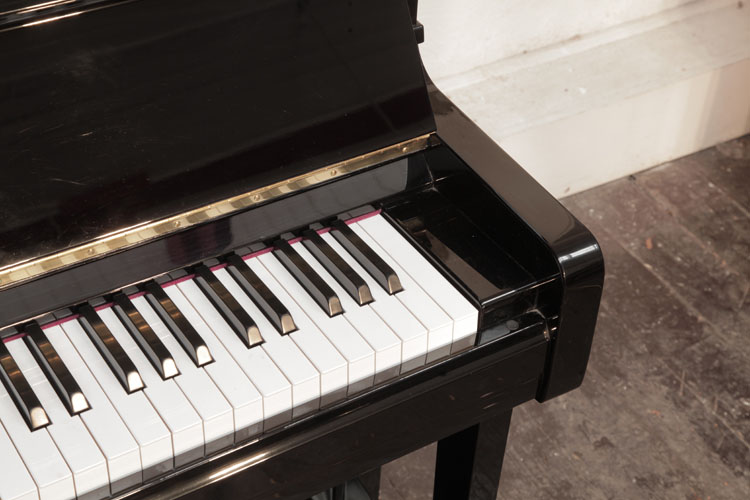 Yamaha piano cheek